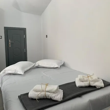 Thania's House ,4 Minutes From The Center Of Hermoulis * 埃尔莫波利斯