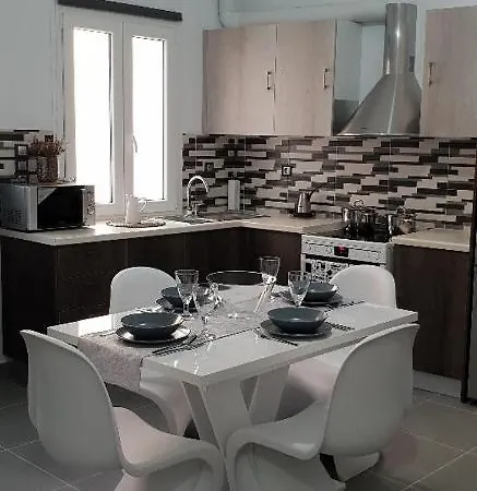 Thania's House ,4 Minutes From The Center Of Hermoulis Apartment *