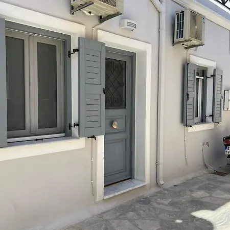 Thania's House ,4 Minutes From The Center Of Hermoulis Lägenhet