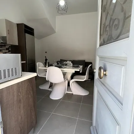 Thania's House ,4 Minutes From The Center Of Hermoulis * Ermoupoli